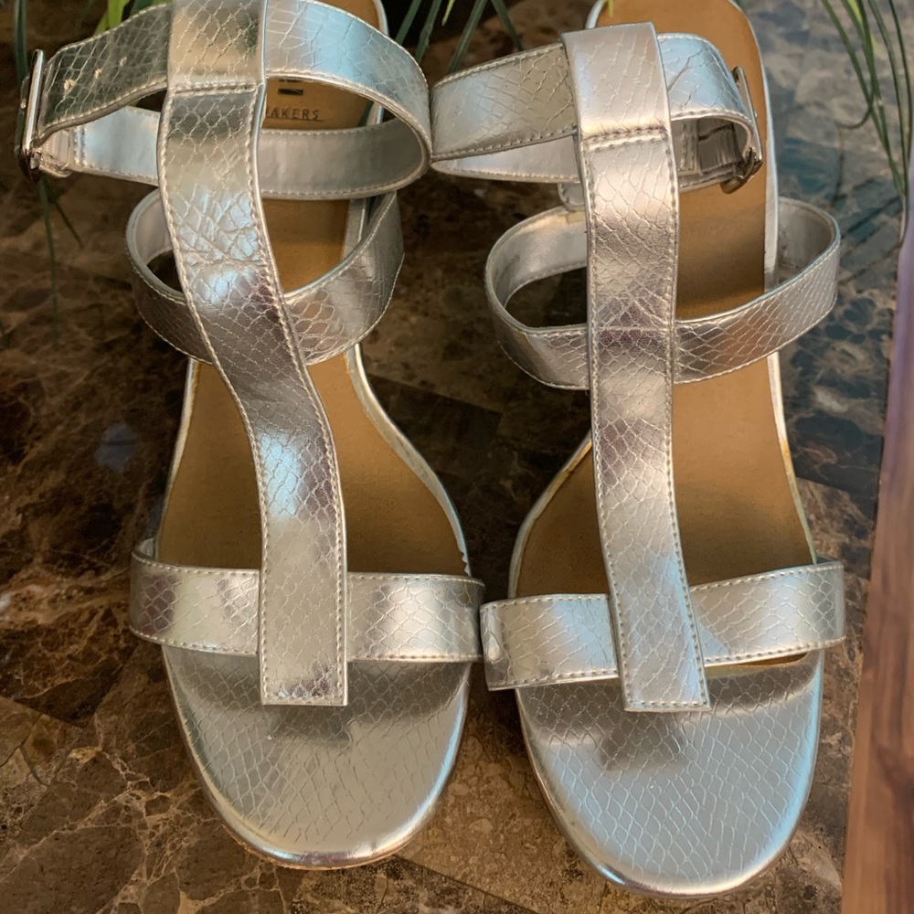 Platform silver and cork gladiator strappy sandals size 8 1/2.